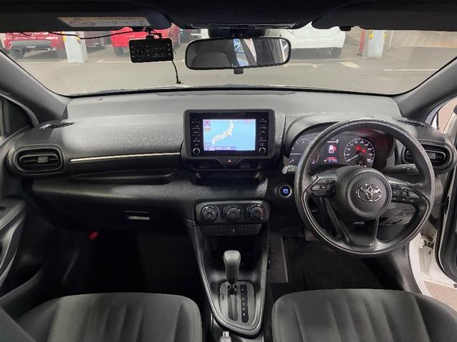 ヤリス Ｘ　追突防止装置　ドラレコ　ＶＳＣ　スマートキー＆プッシュスタート　イモビライザー　マニュアルエアコン　ＥＴＣ付　ナビ　Ａクルコン　４ＷＤ　パワーウインドウ　ＡＢＳ　キーレス　エアバッグ　メモリーナビ（5枚目）