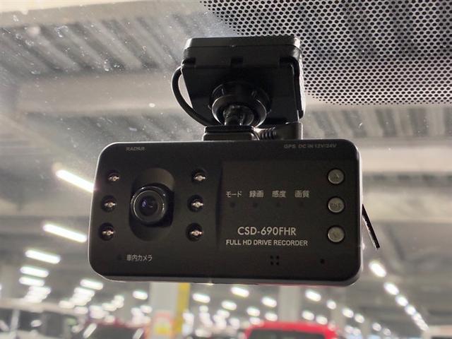 ヤリス Ｘ　追突防止装置　ドラレコ　ＶＳＣ　スマートキー＆プッシュスタート　イモビライザー　マニュアルエアコン　ＥＴＣ付　ナビ　Ａクルコン　４ＷＤ　パワーウインドウ　ＡＢＳ　キーレス　エアバッグ　メモリーナビ（7枚目）