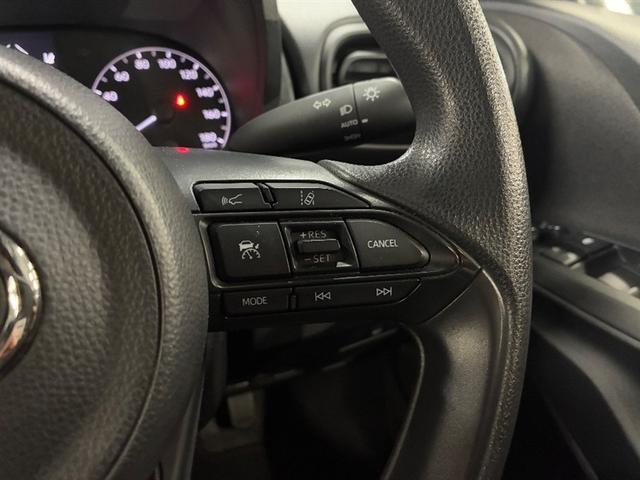 ヤリス Ｘ　追突防止装置　ドラレコ　ＶＳＣ　スマートキー＆プッシュスタート　イモビライザー　マニュアルエアコン　ＥＴＣ付　ナビ　Ａクルコン　４ＷＤ　パワーウインドウ　ＡＢＳ　キーレス　エアバッグ　メモリーナビ（8枚目）