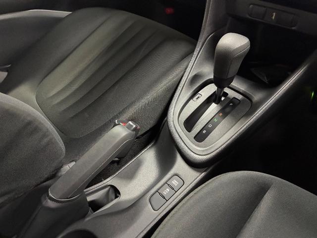 ヤリス Ｘ　追突防止装置　ドラレコ　ＶＳＣ　スマートキー＆プッシュスタート　イモビライザー　マニュアルエアコン　ＥＴＣ付　ナビ　Ａクルコン　４ＷＤ　パワーウインドウ　ＡＢＳ　キーレス　エアバッグ　メモリーナビ（10枚目）