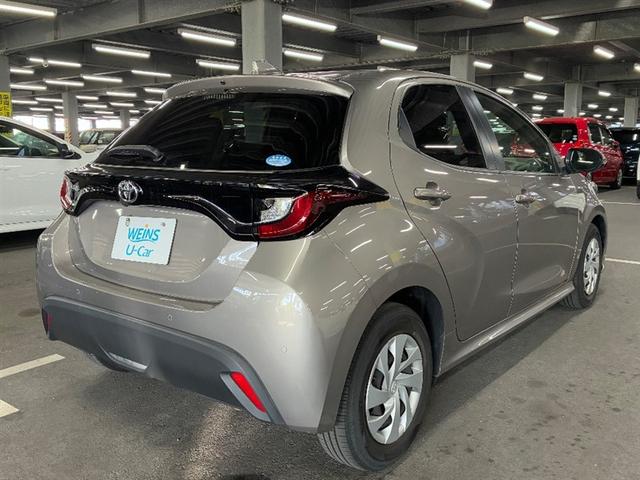 ヤリス Ｇ　Ｂカメラ　エアコン　地デジ　スマートキー＆プッシュスタート　ドライブレコーダー　メモリーナビゲーション　イモビ　横滑り防止システム　クルーズＣ　ＡＢＳ　パワーウィンドウ　パワーステアリング　ナビＴＶ（2枚目）