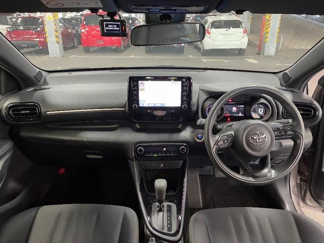 ヤリス Ｇ　Ｂカメラ　エアコン　地デジ　スマートキー＆プッシュスタート　ドライブレコーダー　メモリーナビゲーション　イモビ　横滑り防止システム　クルーズＣ　ＡＢＳ　パワーウィンドウ　パワーステアリング　ナビＴＶ（5枚目）