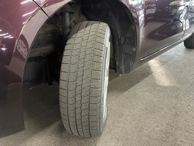 パッソ プラスハナ　エコアイドル　ナビＴＶ　メモリナビ　オートエアコン　キーレス　ワンセグテレビ　ダブルエアバッグ　ＥＳＣ　パワーウィンド　ベンチシート　パワーステアリング　ＡＵＸ　ＡＢＳ　エアバック（11枚目）