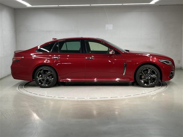 クラウンハイブリッド ＲＳアドバンス　Ｆｏｕｒ　バックモニター　衝突軽減　横滑防止装置　フルセグテレビ　エアコン　ＬＥＤライト　ナビ＆ＴＶ　オートクルーズ　サンルーフ　ドライブレコーダー　スマートキー　電動シート　キーレス　サイドエアバッグ　ＤＶＤ（3枚目）