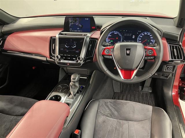 クラウンハイブリッド ＲＳアドバンス　Ｆｏｕｒ　バックモニター　衝突軽減　横滑防止装置　フルセグテレビ　エアコン　ＬＥＤライト　ナビ＆ＴＶ　オートクルーズ　サンルーフ　ドライブレコーダー　スマートキー　電動シート　キーレス　サイドエアバッグ　ＤＶＤ（5枚目）