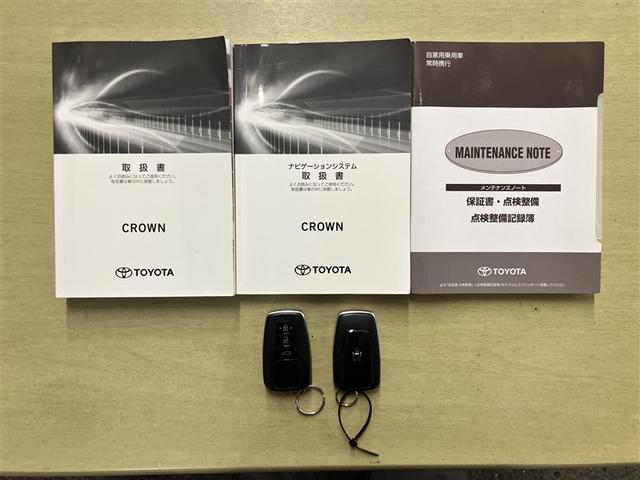 クラウンハイブリッド ＲＳアドバンス　Ｆｏｕｒ　バックモニター　衝突軽減　横滑防止装置　フルセグテレビ　エアコン　ＬＥＤライト　ナビ＆ＴＶ　オートクルーズ　サンルーフ　ドライブレコーダー　スマートキー　電動シート　キーレス　サイドエアバッグ　ＤＶＤ（23枚目）
