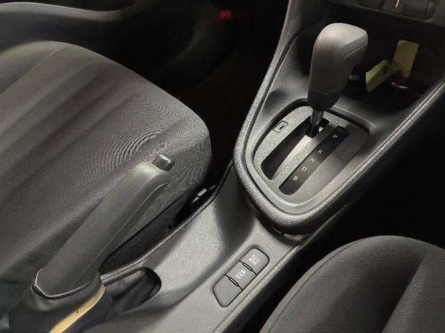 ヤリス Ｘ　ＰＣＳ　スマートキーシステム　元レンタカー　横滑り防止装置付き　ワイヤレスキー　バックガイドモニター　盗難防止　サイドエアバック　エアコン　Ｗエアバッグ　パワーウインドウ　ＥＴＣ付き　パワステ　ナビ（10枚目）