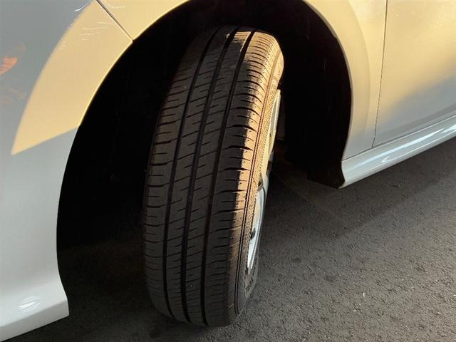 ヤリス Ｘ　ＰＣＳ　スマートキーシステム　元レンタカー　横滑り防止装置付き　ワイヤレスキー　バックガイドモニター　盗難防止　サイドエアバック　エアコン　Ｗエアバッグ　パワーウインドウ　ＥＴＣ付き　パワステ　ナビ（15枚目）