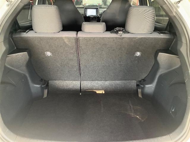 ヤリス Ｘ　ＰＣＳ　スマートキーシステム　元レンタカー　横滑り防止装置付き　ワイヤレスキー　バックガイドモニター　盗難防止　サイドエアバック　エアコン　Ｗエアバッグ　パワーウインドウ　ＥＴＣ付き　パワステ　ナビ（13枚目）