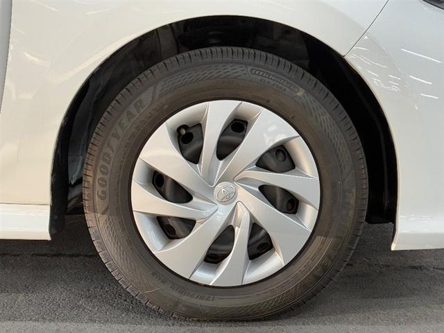 ヤリス Ｘ　ＰＣＳ　スマートキーシステム　元レンタカー　横滑り防止装置付き　ワイヤレスキー　バックガイドモニター　盗難防止　サイドエアバック　エアコン　Ｗエアバッグ　パワーウインドウ　ＥＴＣ付き　パワステ　ナビ（14枚目）