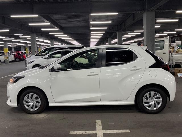 ヤリス Ｘ　ＰＣＳ　スマートキーシステム　元レンタカー　横滑り防止装置付き　ワイヤレスキー　バックガイドモニター　盗難防止　サイドエアバック　エアコン　Ｗエアバッグ　パワーウインドウ　ＥＴＣ付き　パワステ　ナビ（2枚目）