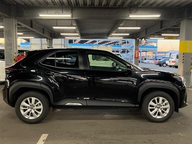 ヤリスクロス Ｇ　ＥＴＣ装備　リヤカメラ　スマートエントリー　イモビライザー　オートエアコン　アルミホイール　キーレス　パワーウィンドウ　クルコン　ＡＢＳ　ドライブレコーダー　エアバッグ　パワーステアリング（3枚目）