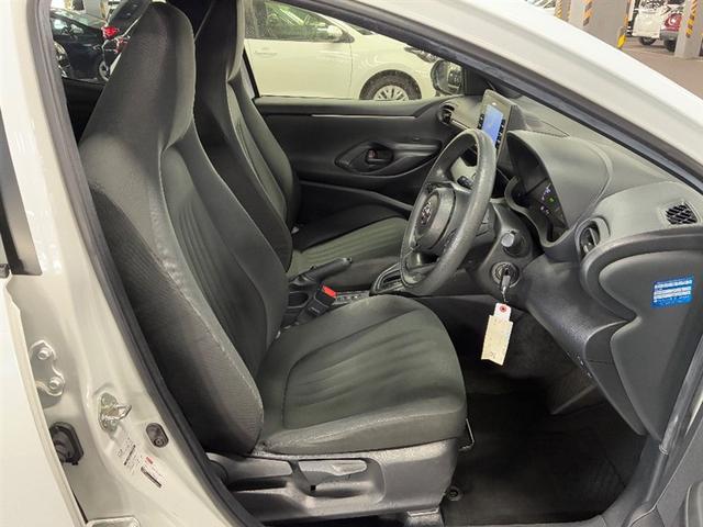 ヤリス ハイブリッドＸ　カーテンエアバッグ　イモビライザー　スマートキー＆プッシュスタート　バックモニター　ワイヤレスキー　ドラレコ　ＡＢＳ　ナビ　オートクルーズ　ミュージックプレイヤー接続可　Ｗエアバック　パワーウィンドウ（11枚目）