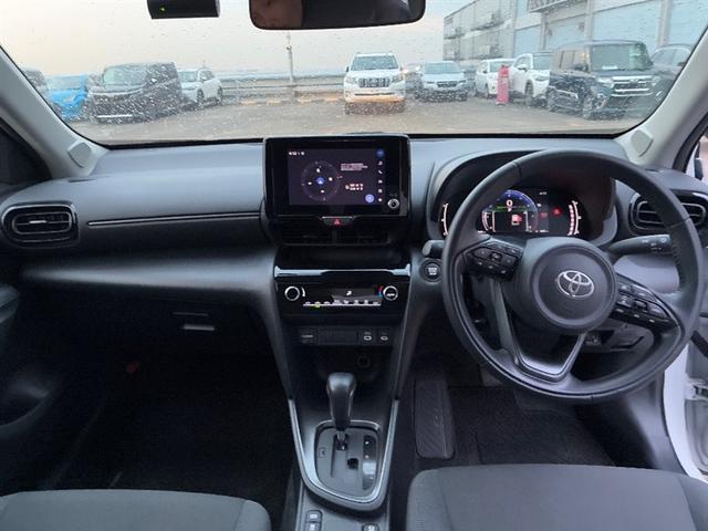 ヤリスクロス G ETC装備 リヤカメラ スマートエントリー イモビライザー オートエアコン アルミホイール キーレス パワーウィンドウ クルコン ABS ドライブレコーダー エアバッグ パワーステアリング(4枚目)