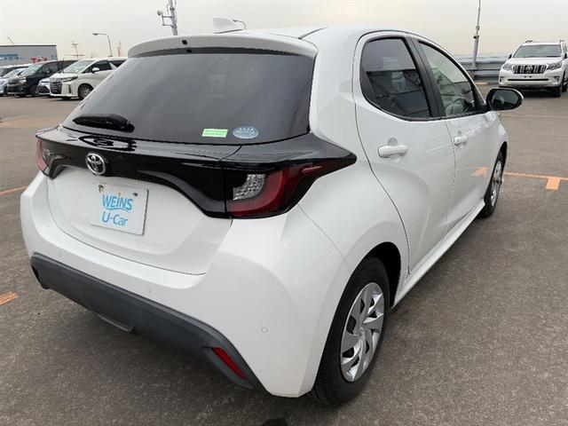 ヤリス Ｘ　ＰＣＳ　スマートキーシステム　元レンタカー　横滑り防止装置付き　ワイヤレスキー　バックガイドモニター　盗難防止　サイドエアバック　エアコン　Ｗエアバッグ　パワーウインドウ　ＥＴＣ付き　パワステ　ナビ（4枚目）