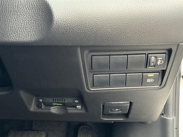 ヤリス Ｘ　ＰＣＳ　スマートキーシステム　元レンタカー　横滑り防止装置付き　ワイヤレスキー　バックガイドモニター　盗難防止　サイドエアバック　エアコン　Ｗエアバッグ　パワーウインドウ　ＥＴＣ付き　パワステ　ナビ（9枚目）