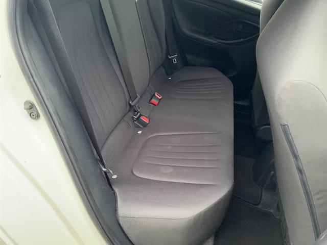 ヤリス Ｘ　ＰＣＳ　スマートキーシステム　元レンタカー　横滑り防止装置付き　ワイヤレスキー　バックガイドモニター　盗難防止　サイドエアバック　エアコン　Ｗエアバッグ　パワーウインドウ　ＥＴＣ付き　パワステ　ナビ（12枚目）