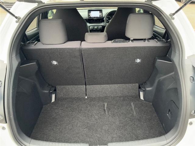 ヤリス Ｘ　ＰＣＳ　スマートキーシステム　元レンタカー　横滑り防止装置付き　ワイヤレスキー　バックガイドモニター　盗難防止　サイドエアバック　エアコン　Ｗエアバッグ　パワーウインドウ　ＥＴＣ付き　パワステ　ナビ（13枚目）