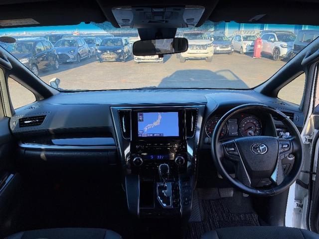 アルファード ２．５Ｓ　タイプゴールド　イモビ　バックモニタ－　ＬＥＤランプ　エアコン　ＤＶＤプレーヤー　横滑防止装置　アルミ　パワーウィンドウ　メディアプレイヤー接続　ＡＢＳ　キーレス　３列シート　メモリーナビ　エアバッグ　パワステ（5枚目）