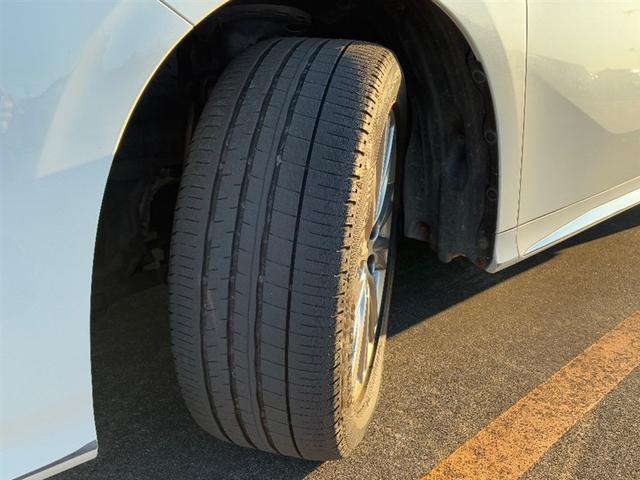 アルファード ２．５Ｓ　タイプゴールド　イモビ　バックモニタ－　ＬＥＤランプ　エアコン　ＤＶＤプレーヤー　横滑防止装置　アルミ　パワーウィンドウ　メディアプレイヤー接続　ＡＢＳ　キーレス　３列シート　メモリーナビ　エアバッグ　パワステ（15枚目）