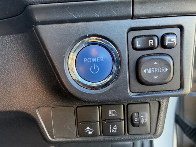 カローラフィールダー ハイブリッド EX スマートキー&プッシュスタート サイドエアバック Bモニター ワンセグ オートエアコン 横滑り防止装置 ナビTV ETC キーレス メモリーナビ ABS パワステ エアバッグ 盗難防止 AUX(11枚目)