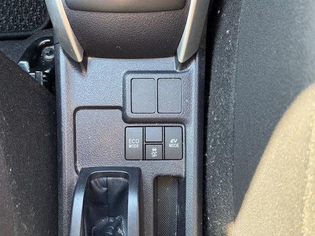 カローラフィールダー ハイブリッド EX スマートキー&プッシュスタート サイドエアバック Bモニター ワンセグ オートエアコン 横滑り防止装置 ナビTV ETC キーレス メモリーナビ ABS パワステ エアバッグ 盗難防止 AUX(13枚目)