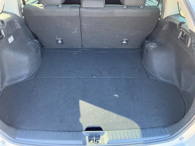 カローラフィールダー ハイブリッド EX スマートキー&プッシュスタート サイドエアバック Bモニター ワンセグ オートエアコン 横滑り防止装置 ナビTV ETC キーレス メモリーナビ ABS パワステ エアバッグ 盗難防止 AUX(14枚目)