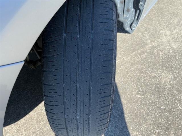 カローラフィールダー ハイブリッド EX スマートキー&プッシュスタート サイドエアバック Bモニター ワンセグ オートエアコン 横滑り防止装置 ナビTV ETC キーレス メモリーナビ ABS パワステ エアバッグ 盗難防止 AUX(15枚目)