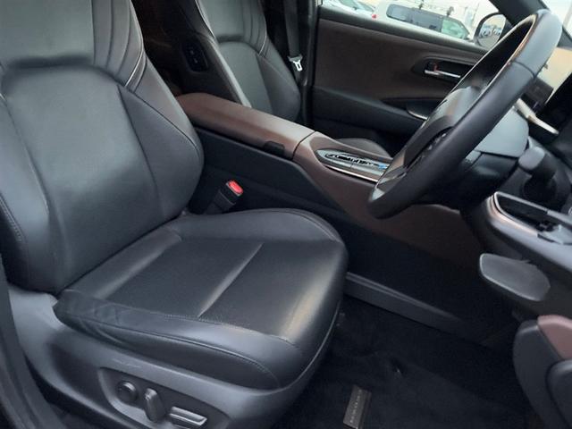 クラウンクロスオーバー Ｇアドバンスド・レザーパッケージ　ＴＳＳ　ハーフレザー　フルセグＴＶ　パワーシート　ＬＥＤヘッドライト　クルーズコントロール　Ｂカメラ　エアロ　ドライブレコーダ　オートエアコン　アルミホイル　ＥＴＣ付　横滑り防止装置　４ＷＤ　ＴＶ（11枚目）