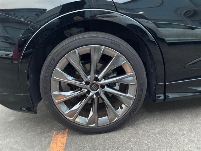 クラウンクロスオーバー Ｇアドバンスド・レザーパッケージ　ＴＳＳ　ハーフレザー　フルセグＴＶ　パワーシート　ＬＥＤヘッドライト　クルーズコントロール　Ｂカメラ　エアロ　ドライブレコーダ　オートエアコン　アルミホイル　ＥＴＣ付　横滑り防止装置　４ＷＤ　ＴＶ（14枚目）