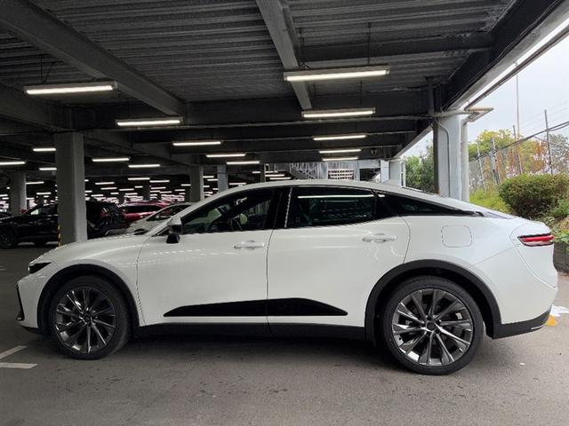 クラウンクロスオーバー Gアドバンスド・レザーパッケージ TSS ハーフレザー フルセグTV パワーシート LEDヘッドライト クルーズコントロール Bカメラ ドライブレコーダ オートエアコン アルミホイル ETC付 横滑り防止装置 4WD TV エアバッグ(2枚目)