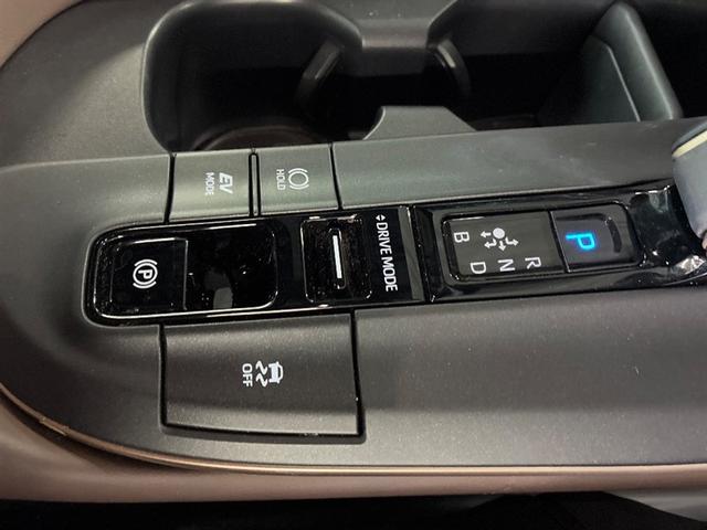 クラウンクロスオーバー Gアドバンスド・レザーパッケージ TSS ハーフレザー フルセグTV パワーシート LEDヘッドライト クルーズコントロール Bカメラ ドライブレコーダ オートエアコン アルミホイル ETC付 横滑り防止装置 4WD TV エアバッグ(8枚目)