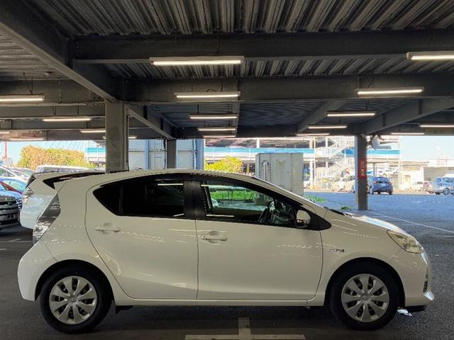 アクア G バックモニタ セキュリティー デュアルエアバック ナビTV パワーウィンドウ 地デジ ESC ATエアコン ABS パワーステアリング 運転席エアバッグ キーレススタートシステム DVD再生機能(3枚目)