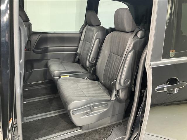 ヴォクシー Ｓ－Ｇ　点検記録簿付　Ｒカメラ　ミュージックプレイヤー接続可　アルミホイル　ＬＥＤヘッドランプ　横滑り防止装置　スマートキ　キーレスエントリー　３列シート　フルセグテレビ　ワンオーナー　盗難防止システム　ＴＶ（20枚目）