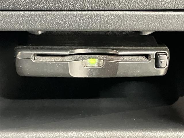 シエンタ ＤＩＣＥリミテッド　ドラレコ　フルセグテレビ　キーレスエントリーキー　ナビＴＶ　運転席エアバッグ　ＥＴＣ車載器　ＤＶＤ再生　Ｗエアバック　ミュージックプレイヤー接続可　メモリーナビ　三列シート　パワーウインドウ　エアコン（9枚目）