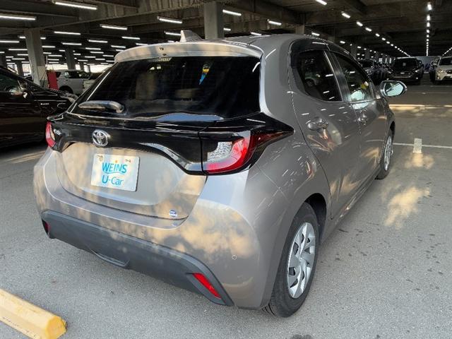 ヤリス X PCS スマートキーシステム 横滑り防止装置付き ワイヤレスキー バックガイドモニター 盗難防止 サイドエアバック エアコン Wエアバッグ パワーウインドウ ETC付き パワステ 運転席エアバッグ(2枚目)