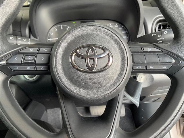 ヤリス X PCS スマートキーシステム 横滑り防止装置付き ワイヤレスキー バックガイドモニター 盗難防止 サイドエアバック エアコン Wエアバッグ パワーウインドウ ETC付き パワステ 運転席エアバッグ(10枚目)