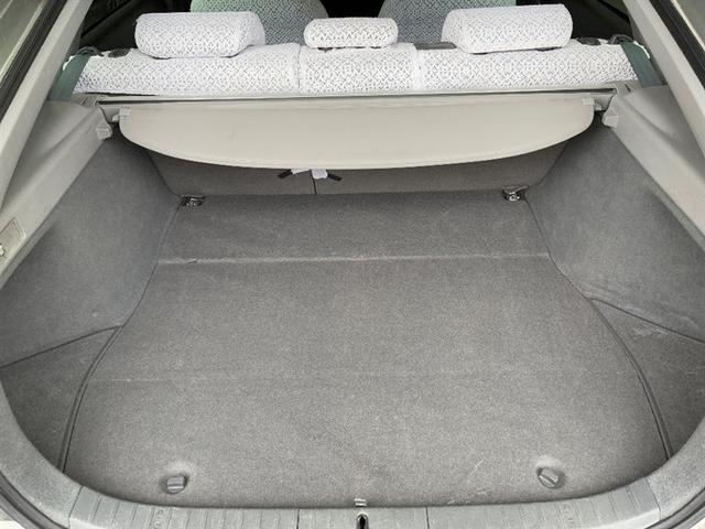 プリウス Ｓ　パワステ　パワーウィンドウ　スマキー　ＡＡＣ　キーレスエントリー　運転席エアバッグ　横滑り防止装置　アルミホイール　盗難防止システム　ＡＢＳ　ＥＴＣ　ダブルエアバッグ（13枚目）