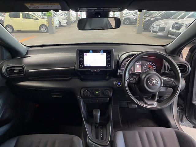 ヤリス X PCS スマートキーシステム 元レンタカー 横滑り防止装置付き ワイヤレスキー バックガイドモニター 盗難防止 サイドエアバック エアコン Wエアバッグ パワーウインドウ ETC付き パワステ ナビ(5枚目)