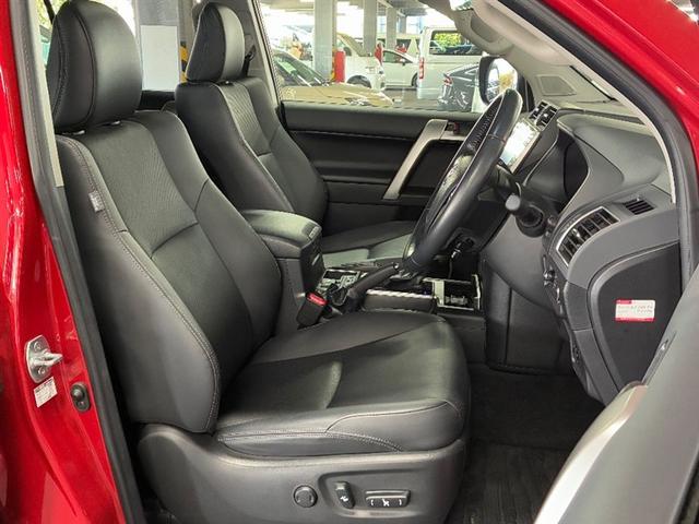 ランドクルーザープラド TX Lパッケージ マットブラックエディション オートクルーズ 踏み間違い防止装置 ナビ付 セキュリティー 電動パワーシート アルミ ETC車載器 3列シート LEDヘッドライト キーレス 4WD サンルーフ ミュージックプレイヤー接続可 ABS(11枚目)