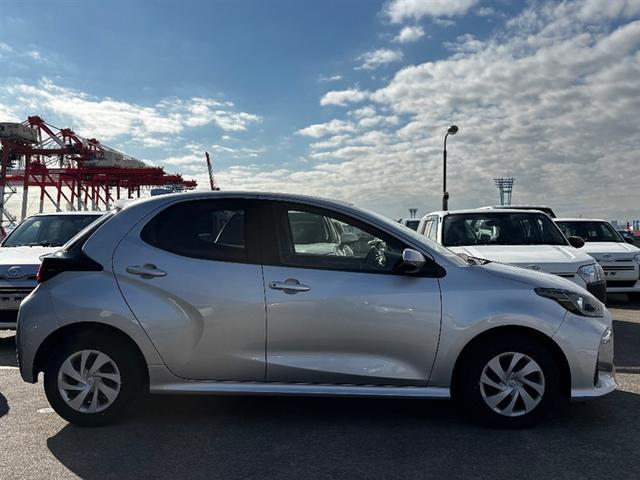 ヤリス Ｘ　被害軽減ブレーキ　Ｂカメラ　ドラレコ付　ミュージックプレイヤー接続可　クルーズコントロール　ＥＴＣ車載器　ＥＳＣ　サイドエアバッグ　メモリーナビ　パワーステアリング　エアバック　ＡＢＳ　ナビ（3枚目）