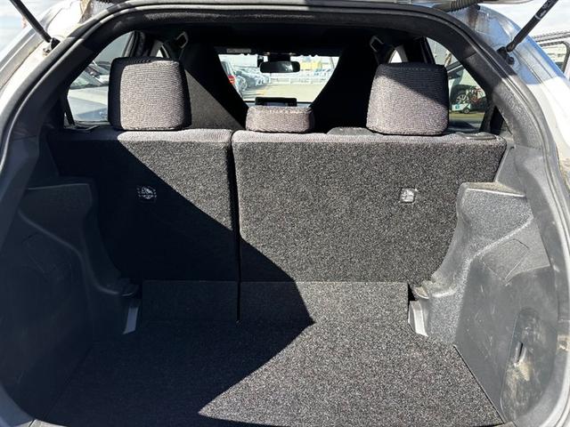 ヤリス Ｘ　被害軽減ブレーキ　Ｂカメラ　ドラレコ付　ミュージックプレイヤー接続可　クルーズコントロール　ＥＴＣ車載器　ＥＳＣ　サイドエアバッグ　メモリーナビ　パワーステアリング　エアバック　ＡＢＳ　ナビ（13枚目）