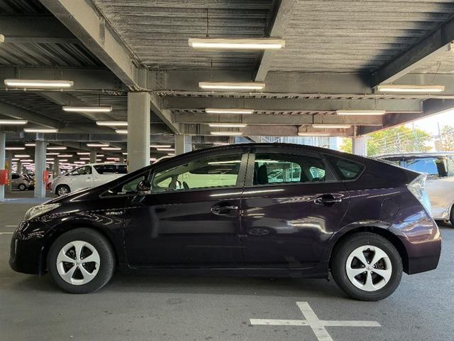 プリウス Ｓ　Ｂモニタ－　フルセグ地デジ　ＡＵＸ接続可　インテリキー　ＨＤＤナビゲーション　デュアルエアバック　エアＢ　イモビライザー　ＤＶＤ再生可能　ナビＴＶ　ＡＵＴＯエアコン　横スベリ防止　アルミホイール（2枚目）