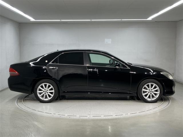 クラウン ロイヤルサルーン　ナビパッケージ　スマキー　運転席エアバッグ　エアコン　アルミホイール　クルコン　パワーステアリング　ＥＴＣ　パワーシート　ＤＶＤ　ＡＢＳ　ＨＤＤナビ　助手席エアバッグ　キーレス　ナビＴＶ　パワーウィンドウ（3枚目）