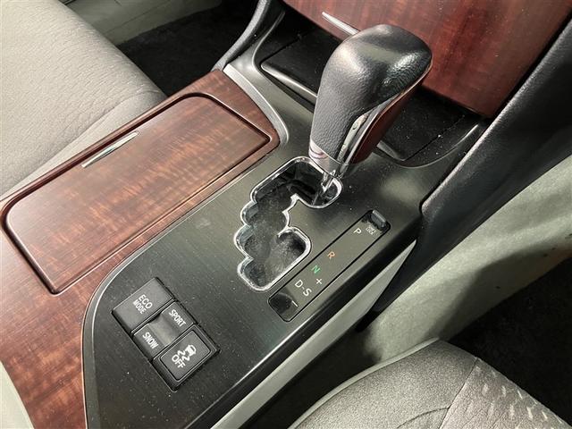 クラウン ロイヤルサルーン　ナビパッケージ　スマキー　運転席エアバッグ　エアコン　アルミホイール　クルコン　パワーステアリング　ＥＴＣ　パワーシート　ＤＶＤ　ＡＢＳ　ＨＤＤナビ　助手席エアバッグ　キーレス　ナビＴＶ　パワーウィンドウ（12枚目）