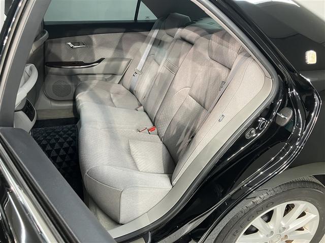 クラウン ロイヤルサルーン　ナビパッケージ　スマキー　運転席エアバッグ　エアコン　アルミホイール　クルコン　パワーステアリング　ＥＴＣ　パワーシート　ＤＶＤ　ＡＢＳ　ＨＤＤナビ　助手席エアバッグ　キーレス　ナビＴＶ　パワーウィンドウ（17枚目）