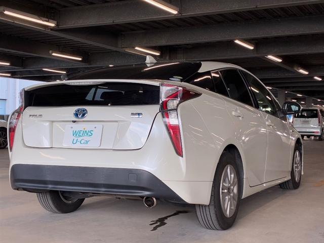 プリウス Ｓ　ＬＥＤヘット　盗難防止システム　スマキー　ＡＣ　ナビ＆ＴＶ　ドライブレコーダー　メディアプレイヤー接続　横滑り防止システム　バックガイドモニター　ＥＴＣ車載器　アルミホイール　運転席パワーウィンドウ（2枚目）