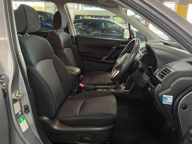 フォレスター ２．０ｉ－Ｌ　アイサイト　パワーウィンドウ　サイドエアバック　ＡＡＣ　アルミ　衝突被害軽減装置　リヤビューカメラ　ＴＶナビ　自動追従　キーレスキー　ＡＷＤ　エアバック　ＡＵＸ　ＬＥＤライト　イモビ　パワステ　ＥＴＣ車載器（11枚目）