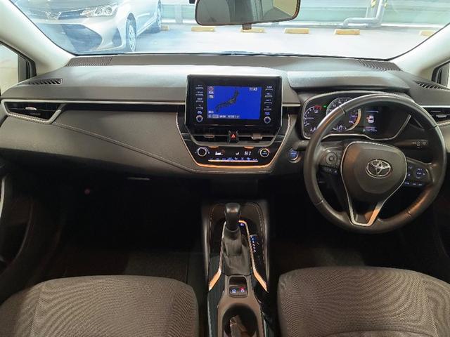 カローラ ハイブリッド　Ｓ　スマートキ　横滑り防止機能　ＬＥＤヘッドライト　ミュージックプレイヤー接続可　盗難防止装置　キーレス　オートエアコン　クルコン　リヤカメラ　メモリナビ　フルセグ　パワーステアリング　ＡＷ　ＡＢＳ（5枚目）