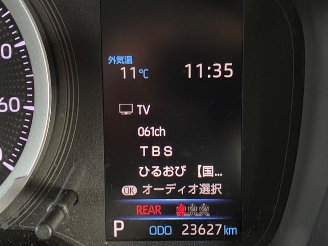 カローラ ハイブリッド　Ｓ　スマートキ　横滑り防止機能　ＬＥＤヘッドライト　ミュージックプレイヤー接続可　盗難防止装置　キーレス　オートエアコン　クルコン　リヤカメラ　メモリナビ　フルセグ　パワーステアリング　ＡＷ　ＡＢＳ（6枚目）